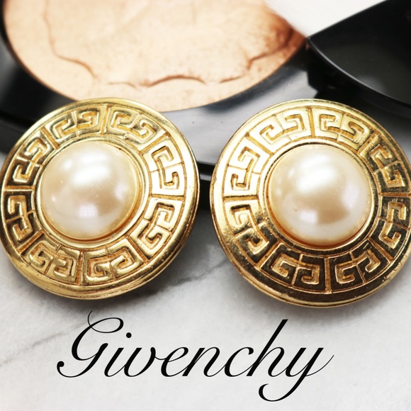 GIVENCHY VINTAGE 1980s Logo Pearl Earrings - Picture 16 of 16